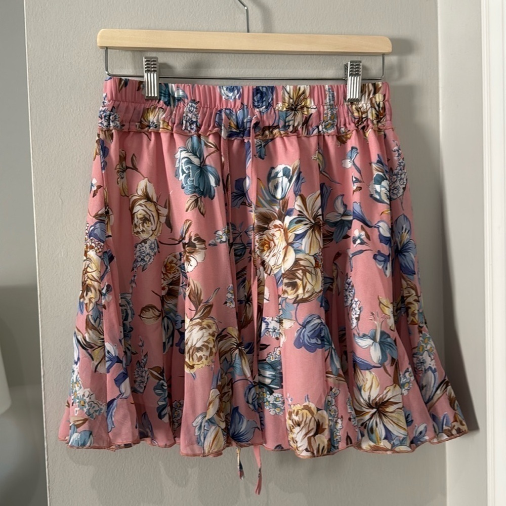 Pretty garden stretch waist skirt size medium pink with flowers